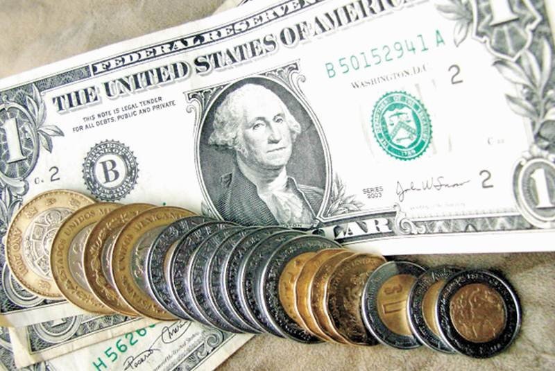Peso se aprecia al cierre, pero marzo deja pérdidas acumuladas