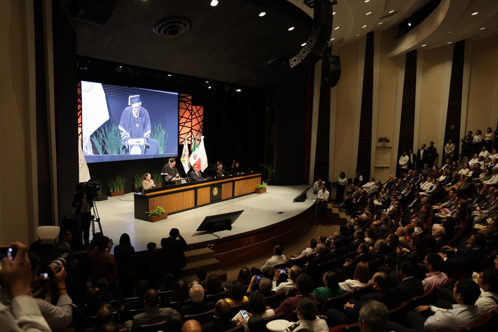 UAT otorga Doctorado Honoris Causa al secretario de Salud David Kershenobich