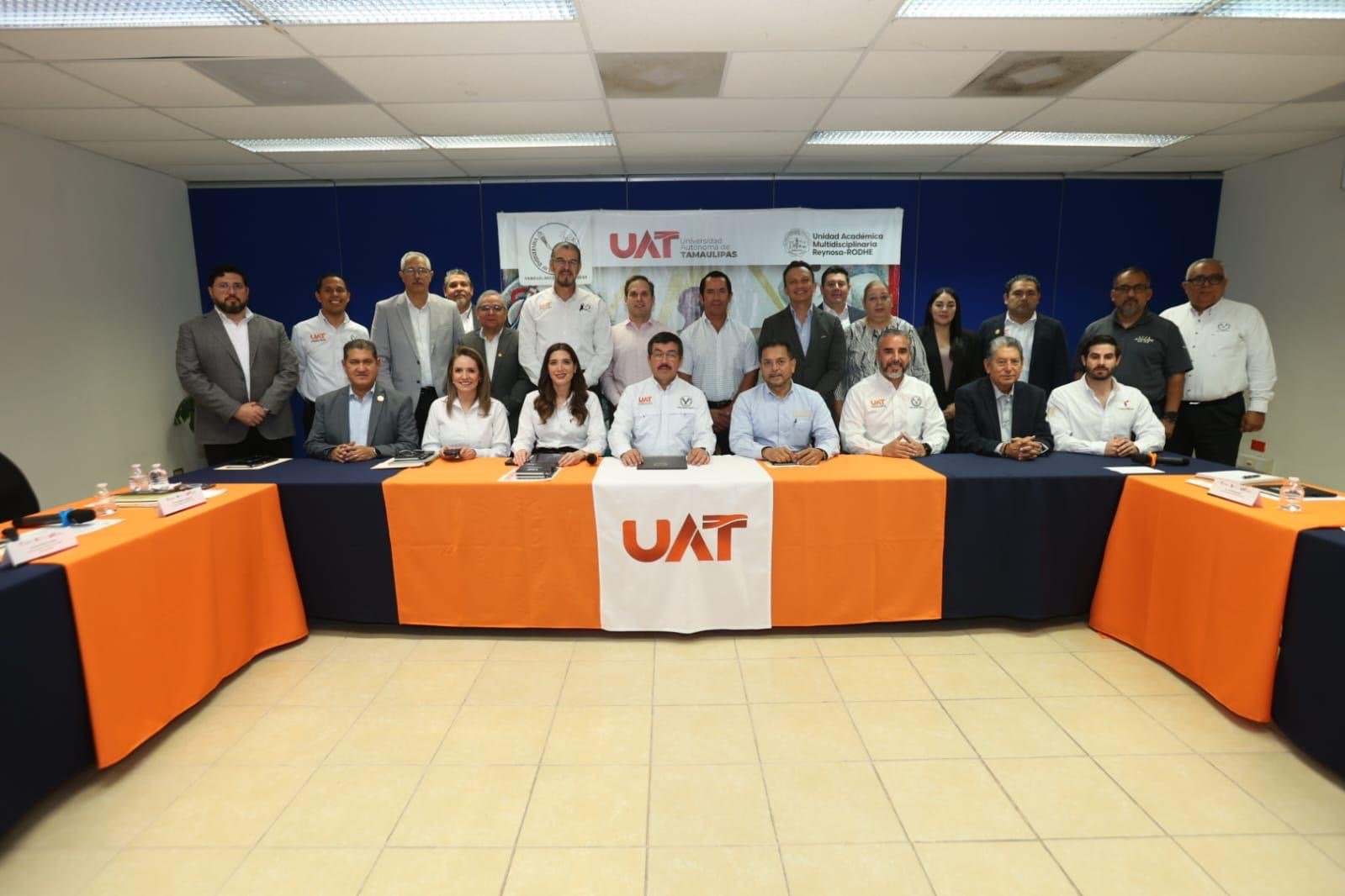 Gobernador reconoce avances de excelencia académica de la UAT