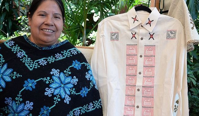 Artesanas textiles reúnen memoria y oficio en la feria Entre puntada y puntada